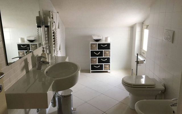 Vialeromadodici Rooms & Apartments