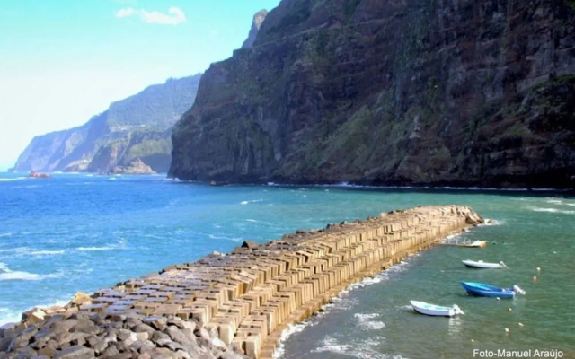 Pdelgada 3-bed House, Sleeps 6, Parking & Sea View