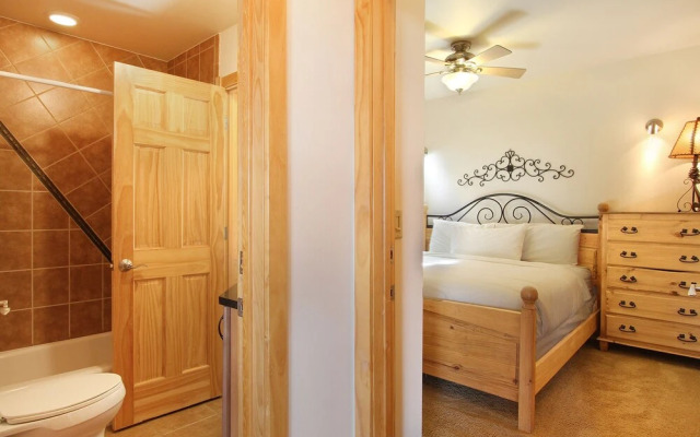 Chiefs Head Peak 21b 2 Bedroom Condo by RedAwning