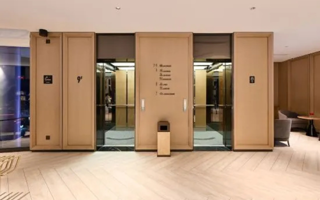 Zhuanghe Atour Hotel