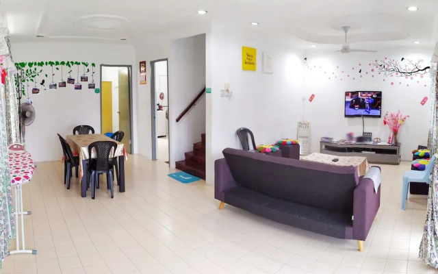 H Homestay - Semi D 1000Mbps (1Gbps) Wifi, Astro & Private Parking