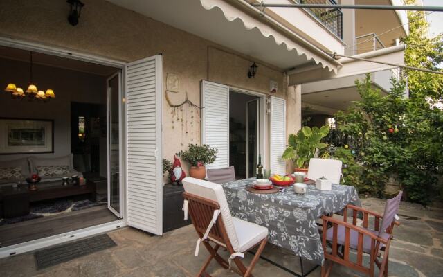 Отель Athens Classic Retro Home вид на фасад