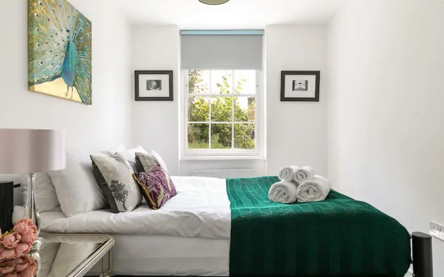 Huge Garden 3-bedroom Modern Apartments in Camden