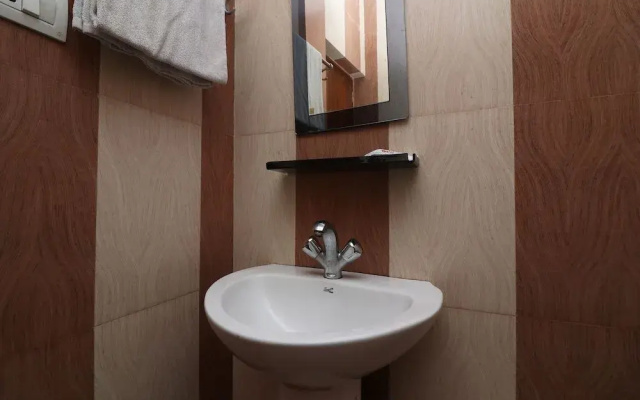 Cozycom By OYO Rooms