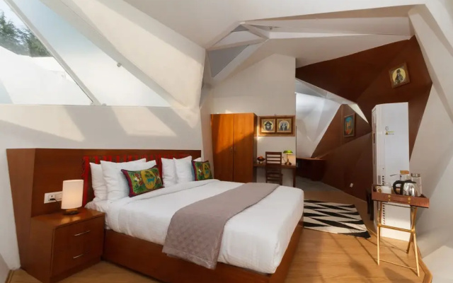 Tree of Life Eila Art Hotel; Naggar
