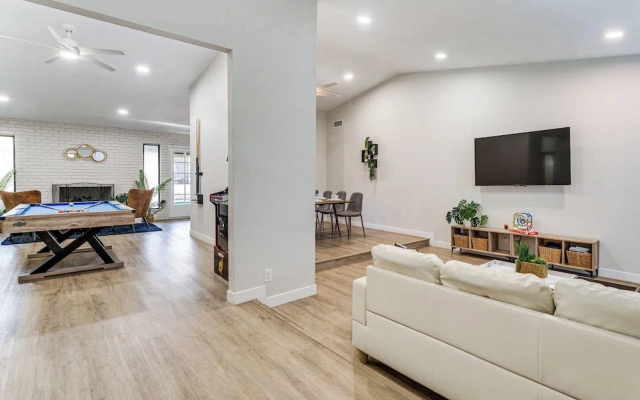 Spacious Phoenix Oasis w/ Pool & Game Room
