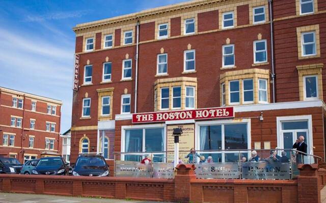 Queens Promenade Hotel вид на фасад