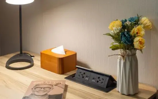 HanTing Premium Hotel (Dalian Renmin Road, Gangwan Square Metro Station)