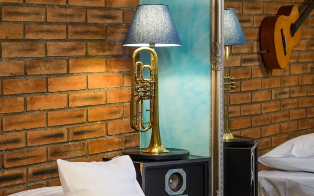 Retro Hotel Garage