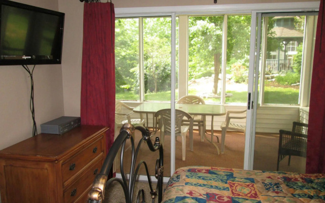 Golf 2 Screen Porches-View-Pointe Royale