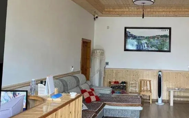 Songlin Qingxue Homestay (Furongzhen Scenic Area Entrance Shop)