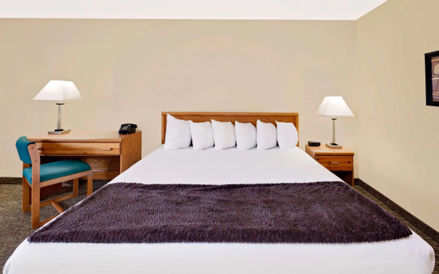 Days Inn by Wyndham Cadillac