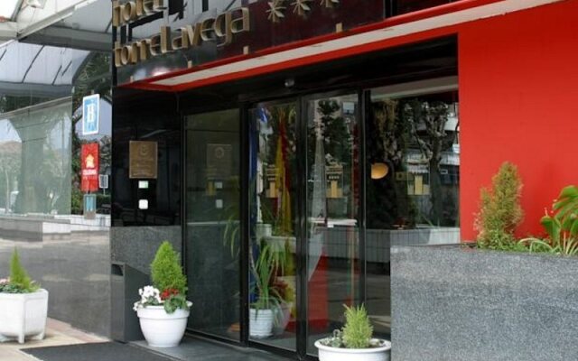 Hotel City House Torrelavega вид на фасад