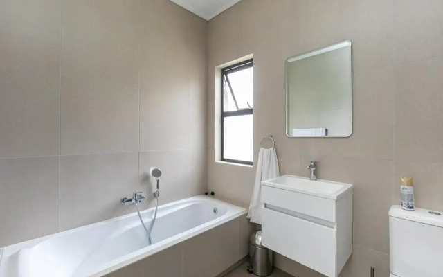 Jacana Estate, The gem