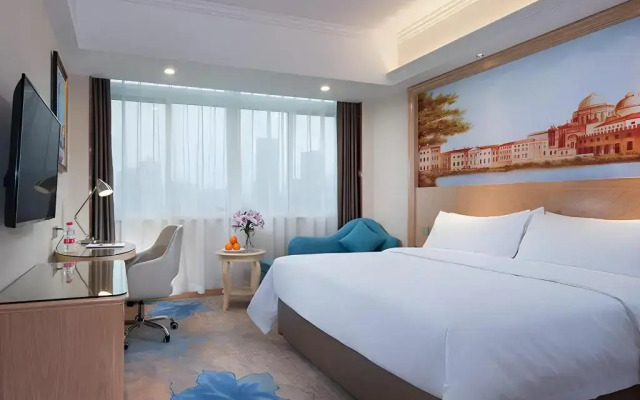 Vienna Hotel (Chongqing West Railway Station Baguocheng)