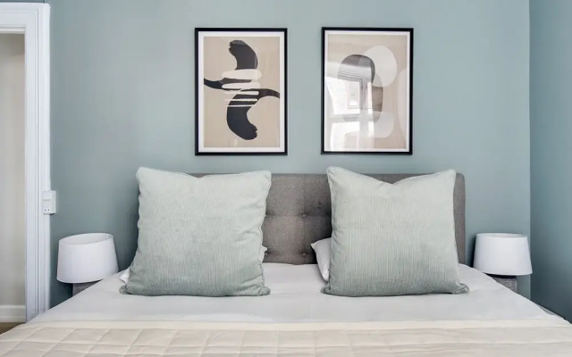 Sanders Promenade - Chic 2-bdr Apt w Water View