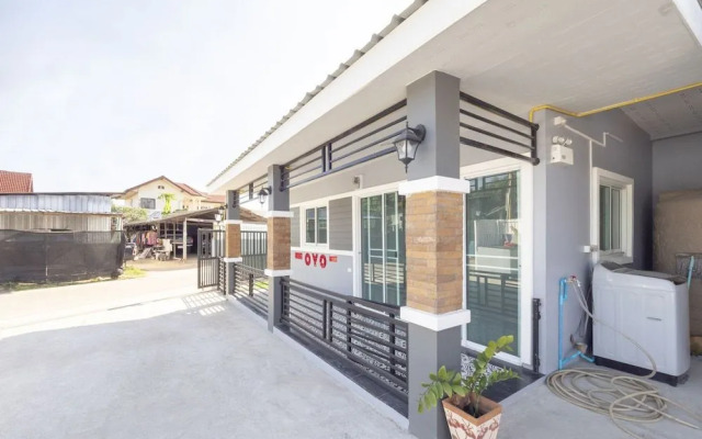 OYO 75383 Danthip Place