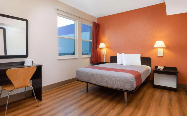 Motel 6 San Diego, CA - Downtown