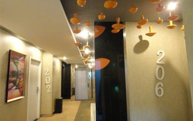 Xianning Milan Flower Fashion Hotel