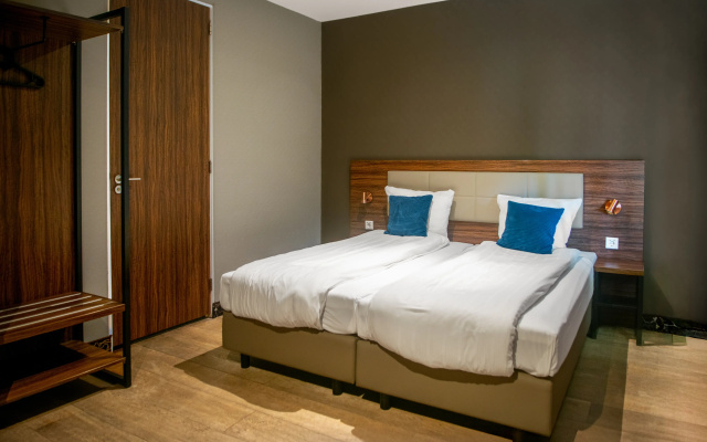 Amsterdam Lake Hotel