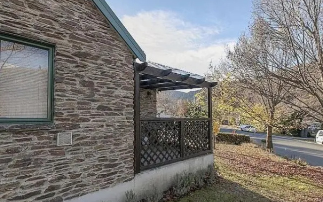 Tranquil Tipperary - Arrowtown Holiday Home