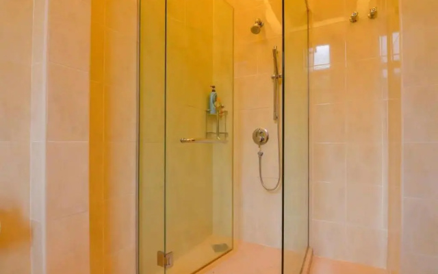 A Spacious & Cozy 5BR Unit in Ampang FREE Parking