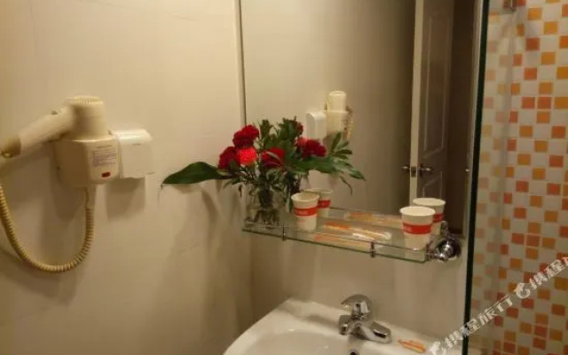 Home Inn (Guilin Nanxishan Park Wayaokou)