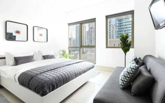 Minutes From JBR Beach! Beautiful 1BR in Marina!