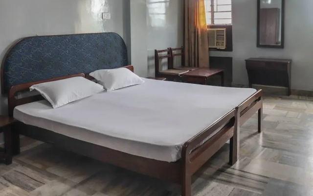 Hotel Galaxy by OYO Rooms