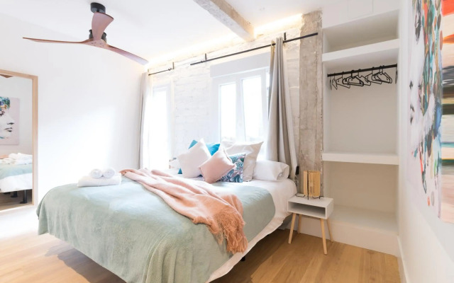 Amplio y moderno apartamento con tarima refrescante by Staynnapartments