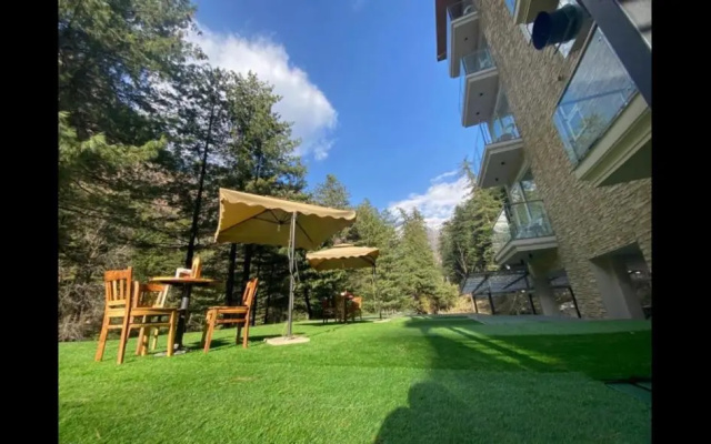 Moksha Riverside Resort Kasol