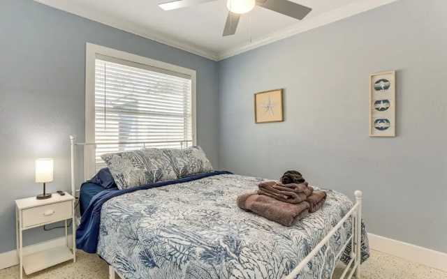 Walk to Beaches & Gulf: Indian Rocks Beach Duplex!