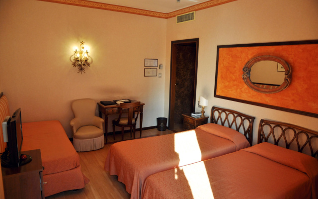 Admiral Hotel