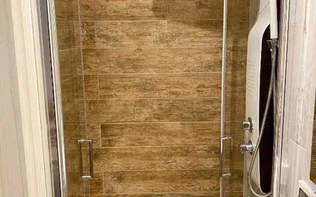Faceroom