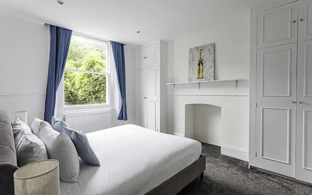 Clapham Charm: 2-bedroom Beauty
