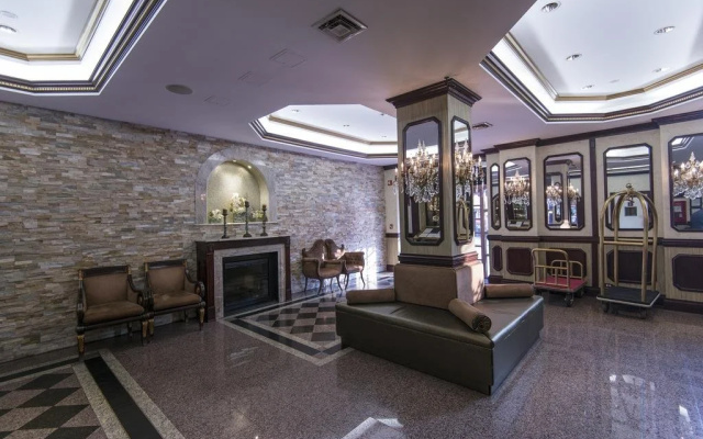 Avenue Plaza Hotel