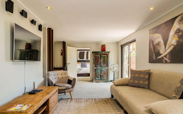 Compact Ground Floor Apartment With Private Garden and Pool 17 G Lower
