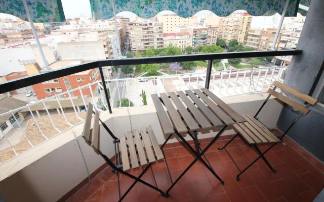 4 BEDROOMS -SENECA Center Apartment