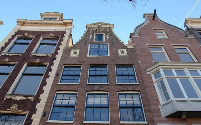 Отель Canal Suites Amsterdam вид на фасад