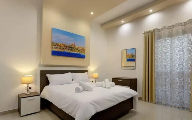 Gem Beachfront Apt With Amazing Bay and Sea Views
