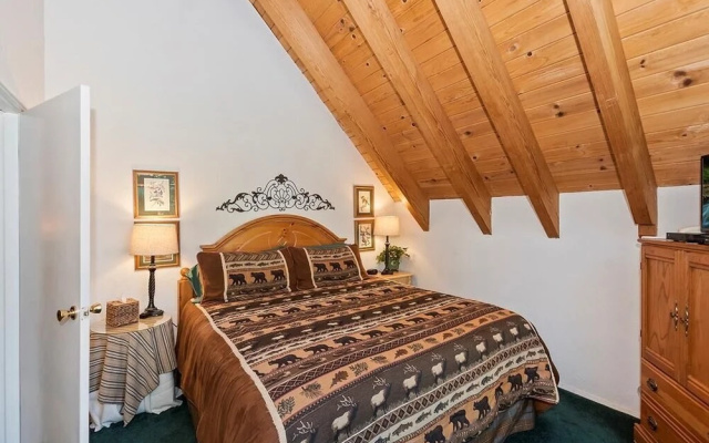 020 - Summit Haus