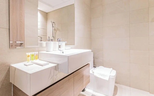 Luxurious 1BR Living in Azizi Riviera 39
