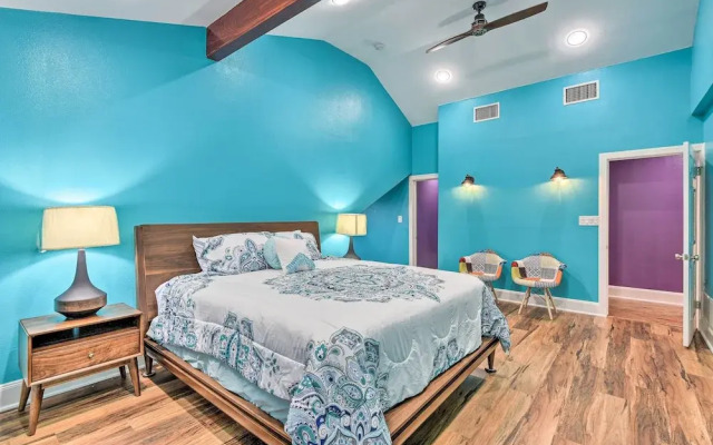 Private Pool: Spacious & Vibrant Argyle Villa!