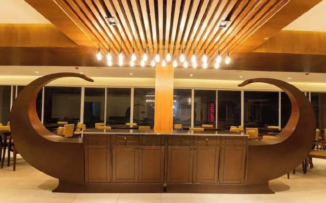 Royal Pearl Suites
