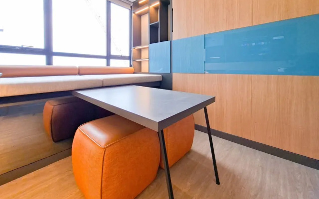 Good And Comfy Studio At Collins Boulevard Apartment