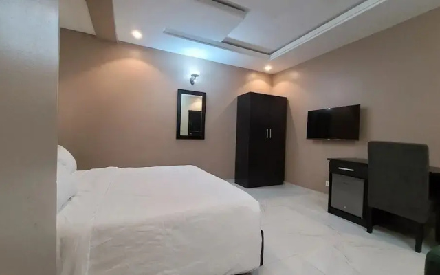 Riverview Hotel and Suites