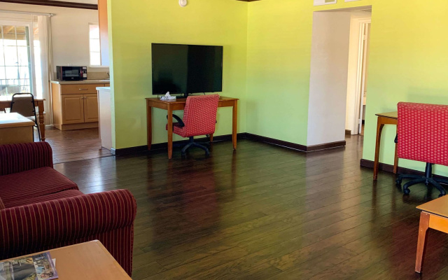Anchorage Inn Lakeport