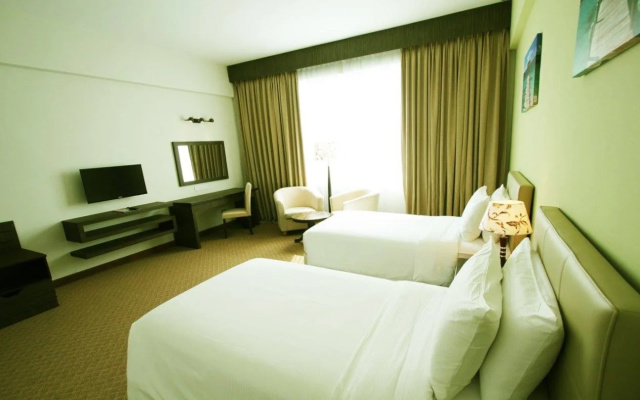 The Regency Waterfront Hotel