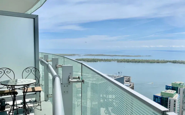 Exquisite 55th Floor 2 Bed 2 Bath Parking