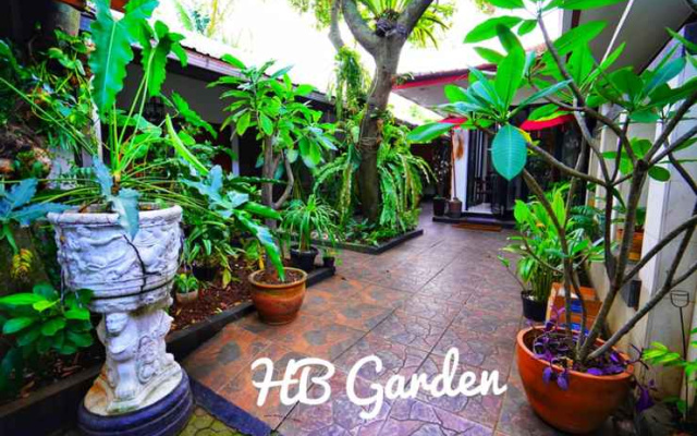 Hester Basoeki ( HB ) Garden Guest House
